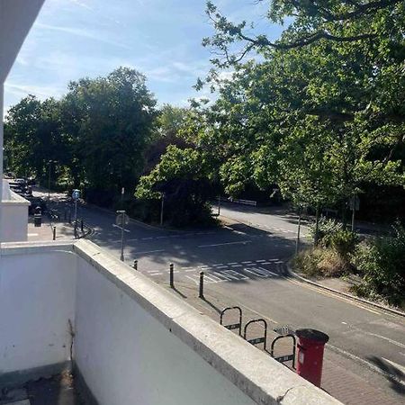 Whole Apartment Near To London Bromley Bagian luar foto