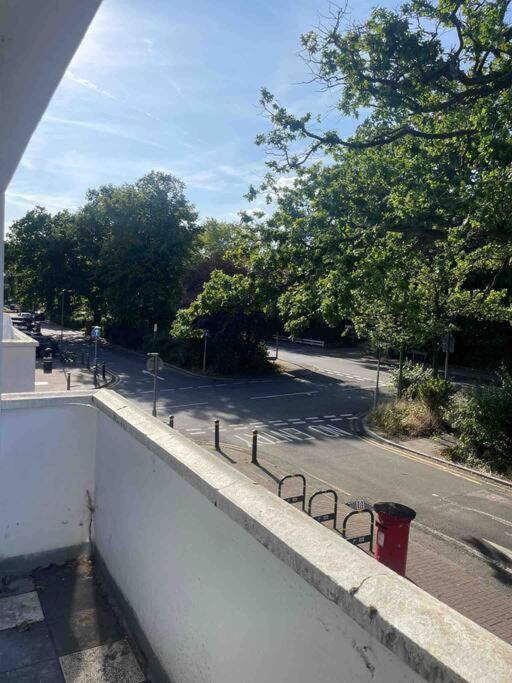 Whole Apartment Near To London Bromley Bagian luar foto