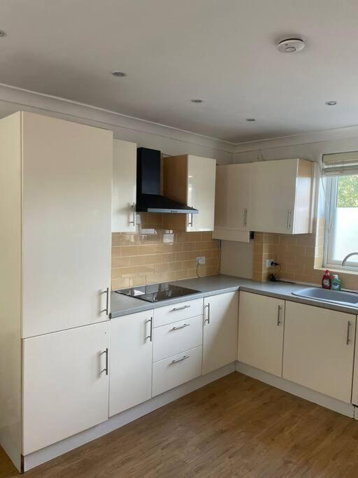 Whole Apartment Near To London Bromley Bagian luar foto